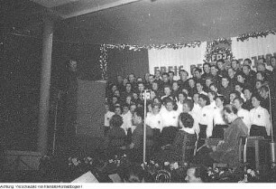 Kulturgruppen des VEB Kartonagenindustrie Dresden, April 1952