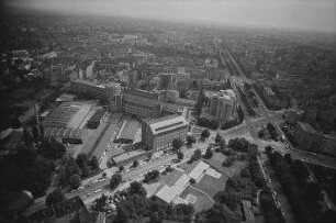 Luftaufnahme, Blick von Westen auf das AEG-Telefunken-Gerätewerk. Berlin-Gesundbrunnen, Schwedenstraße