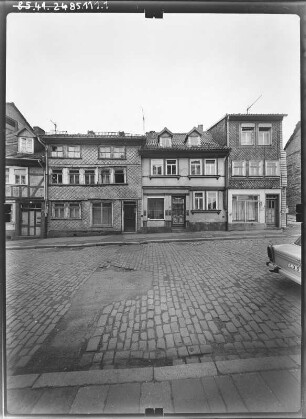 Nordhausen, Altendorf. Wohnhäuser mit Läden. Straßenfront