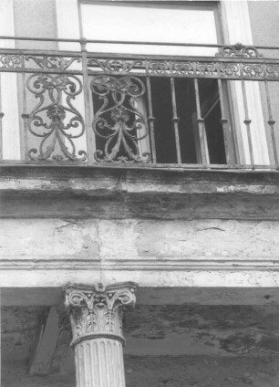 Dresden-Neustadt, Radeberger Straße 45. Wohnhaus (um 1865). Balkon (1. Obergeschoß)