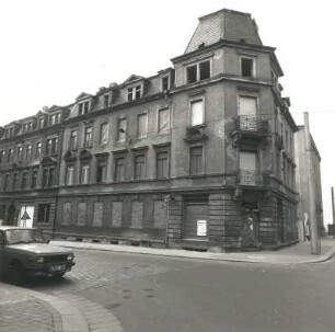 Dresden-Pieschen, Bürgerstraße 77/Ecke Rehefelder Straße. Mietshaus mit Laden (um 1890). Eckansicht