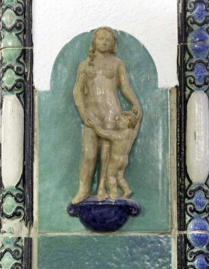 Stadtbad — Frauenschwimmhalle — Relief