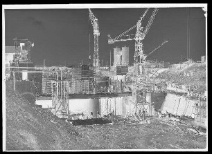 Staustufe Knetzgau. Krafthausbaugrube von unterstrom, Stützkegel Turbine I fertiggeschalt.