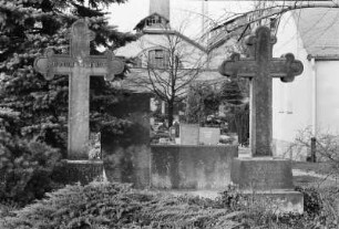 Dresden-Friedrichstadt. Alter (Innerer) Katholischer Friedhof. Grabkreuze der Familien Schmidt und Steffen