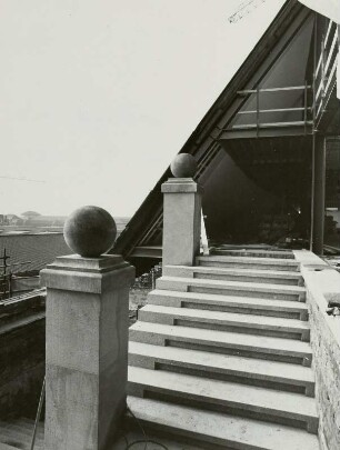Baustelle Ständehaus, Bauphase Substanzsicherung / Wiederaufbau Dach. Treppenhaus Ostflügel mit Treppenende im 1. Dachgeschoss : Dresden-Altstadt, Schloßplatz 1. Baustelle Ständehaus, Bauphase Substanzsicherung / Wiederaufbau Dach. Treppenhaus Ostflügel mit Treppenende im 1. Dachgeschoss
