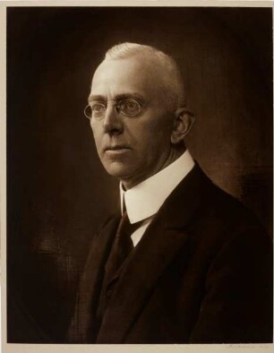 Regierungspräsident Dr. Adolf Johannsen
