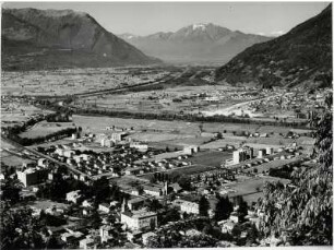 Blick über Bellizona Richtung Lago Maggiore