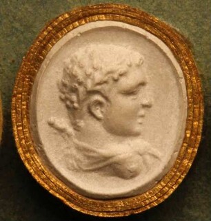 Profilkopf des jungen Herkules mit Olivenkranz und Löwenhaut (Daktyliothek, Erstes Mythologisches Tausend)