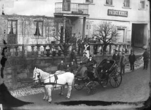 Kutsche vor dem Hotel und Gasthof "Prinz Carl" in Buchen