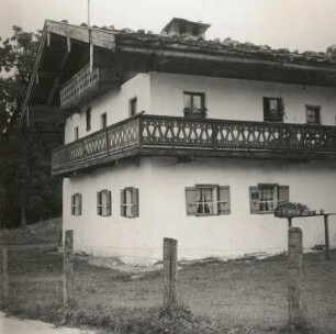 Schönau am Königssee. Bauernhaus mit Galerie