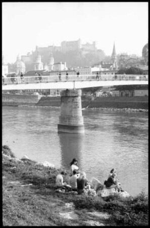 Salzburg: Salzach Brücke, Hintergrund Hohensalzburg