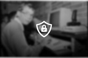 Grundschule Am Reesenbüttel: Schimmelmannstraße: Klassenraum: Übergabe von neuen Computern als Spende von Ahrensburger Filiale der