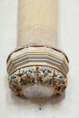 Dienstkonsole mit Laubwerk