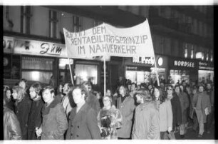 Kleinbildnegativ: Demonstration des DGB, 1972