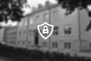 Keila (Estland): Besuch der Barsbütteler Partnerstadt Keila mit Privatinitiative "Hilfe für Keila": Grundschule: davor Grünanlage