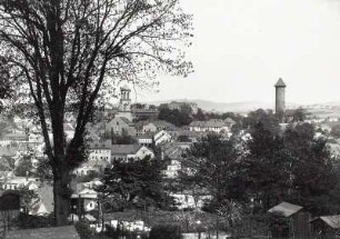 Auerbach, Stadtansicht : Auerbach. Stadtansicht mit Stadtkirche St. Laurentius und Bergfrit der ehem. Burg. Blick nach Osten