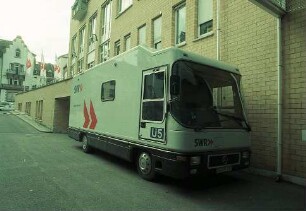 Freiburg im Breisgau: SWF-Studio: Pförtnerin und Ü-Wagen
