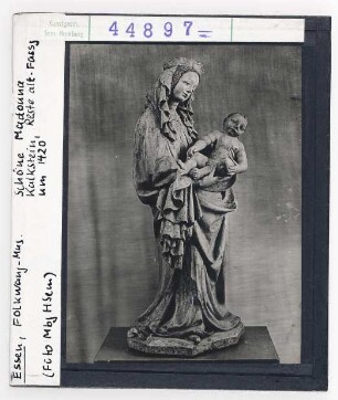 Essen, Folkwang-Museum: Schöne Madonna. Kalkstein