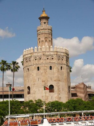 1220 erbauter Torre del Oro, heute Marinemuseum