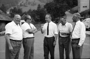 Wildgutach: Gruppen bei der Eröffnung der Wildgutachstraße; Gruppen stehend von links nach rechts: Wehrle, Maier, Person, Lienhard, Fritz, Hockenjos