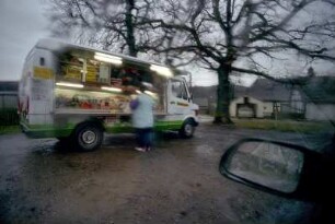 Rollender, mobiler Supermarkt macht Station in Marienborn