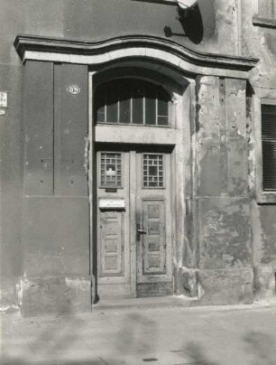 Dresden-Pieschen, Rehefelder Straße 53. Wohnhaus (um 1905). Portal