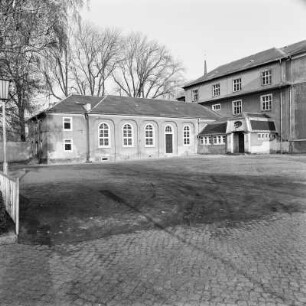 Coswig, Grundschule : Coswig. Grundschule "Leonhard Frank", Hauptstraße 6. Hofansicht