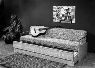 Liegesofa mit Bettkasten