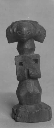 Figur mit 4 Köpfen