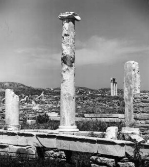 Delos. Agora der Italiker (um 110ante). Vestibül der Thermen mit Gebälkstücken