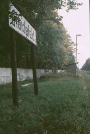 Hp Rathenow Heidefeld Bahnsteig Bahnhofsschild Wartehalle