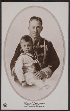 Unser Kronprinz mit seinem Jüngsten. Postkarte (Wohlfahrtskarte X)