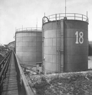 Schmieröltank : Technikgeschichte | Technologie | Erdölindustrie | Tankanlage Neuhof bei Hamburg | Deutsche Erdöl AG