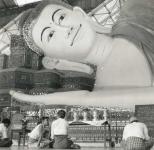 Pegu, Burma. Liegender Buddha
