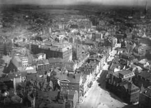 Hamburg. Blick vom Turm der Michaeliskirche über die Michaelisstraße nach Ostnordost