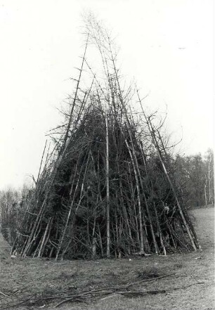 Hexenbrennen in Mehltheuer : Gesellschaftliche Volkskultur - Frühling. Ort: Lubjenc / Mehltheuer. Hexenbrennen