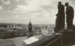 Dresden-Altstadt. Blick vom Rathausturm über Kreuzkirche und Altmarkt nach Westen