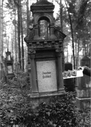 Grabstein 214 (neu: 777)