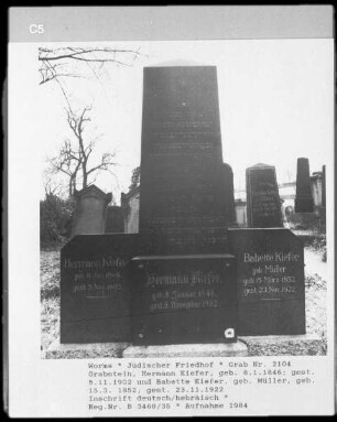 Grabstein von Hermann Kiefer (1902.11.05) und Babette Kiefer, geborene Müller (1922.11.23)