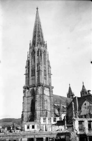 Freiburg i. Br.: Ruinen und Münster von der Salzstraße