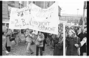 Kleinbildnegative: Demonstration, John-F.-Kennedy-Platz, 1981