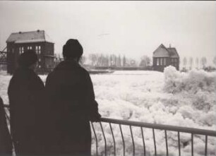 Eis im Unterwasser Wehr Bremen