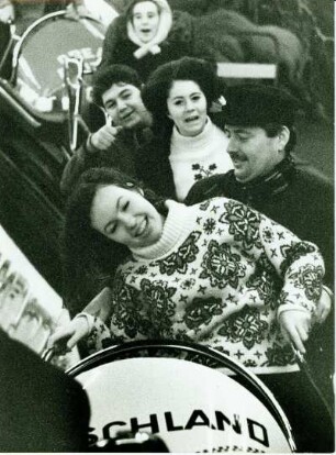 Hamburger Dom 1968. Menschen in der Achterbahn (Studien)