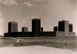 Ostpreußen. Das Tannenberg-Nationaldenkmal bei Hohenstein : Hohenstein/ Ostpreußen (heute Olsztynek). Ansicht des von 1924 bis 1927 errichteten Tannenberg Denkmals (Tannenberg-Nationaldenkmal)
