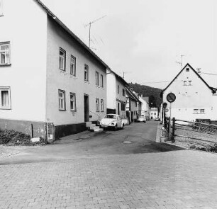 Taunusstraße 2-8 (Südseite), 5-13, 19 (Nordseite), Burgstraße 1; Bad Schwalbach, Gesamtanlage Taunusstraße