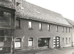 Radeberg, Pirnaer Straße 15. Wohnhaus mit Scheune und Ladeneinbau (1801/1850)