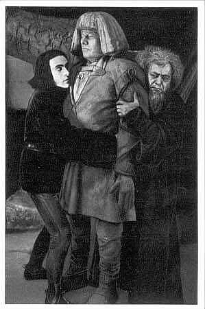 Paul Wegener als Golem, Albert Steinrück als Rabbi Loew und Ernst Deutsch als Famulus im Stummfilm "Der Golem, wie er in die Welt kam" von Paul Wegener und Carl Boese. Ufa, 1920