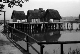 Unteruhldingen: Pfahlbauten (Steg, seitlich)
