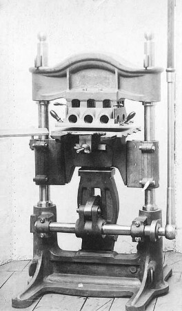 Kniehebelpresse : Technikgeschichte | Industrie und Technik | Besondere Industriezweige