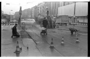 Kleinbildnegativ: Straßenbau, Hermannplatz, 1967